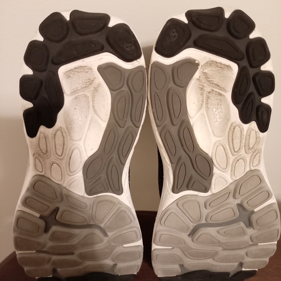 New Balance Black and White Running Shoes - Picture 10 of 14